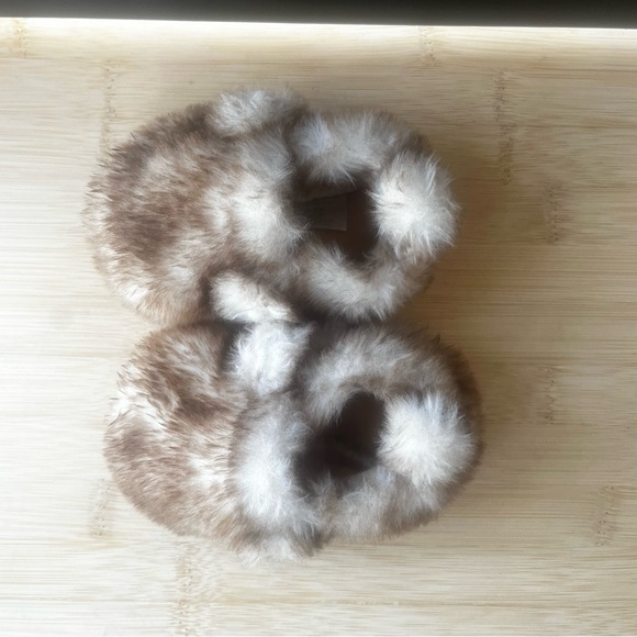✨ Carter’s Just One You Faux Fur Booties ✨ - Picture 1 of 6